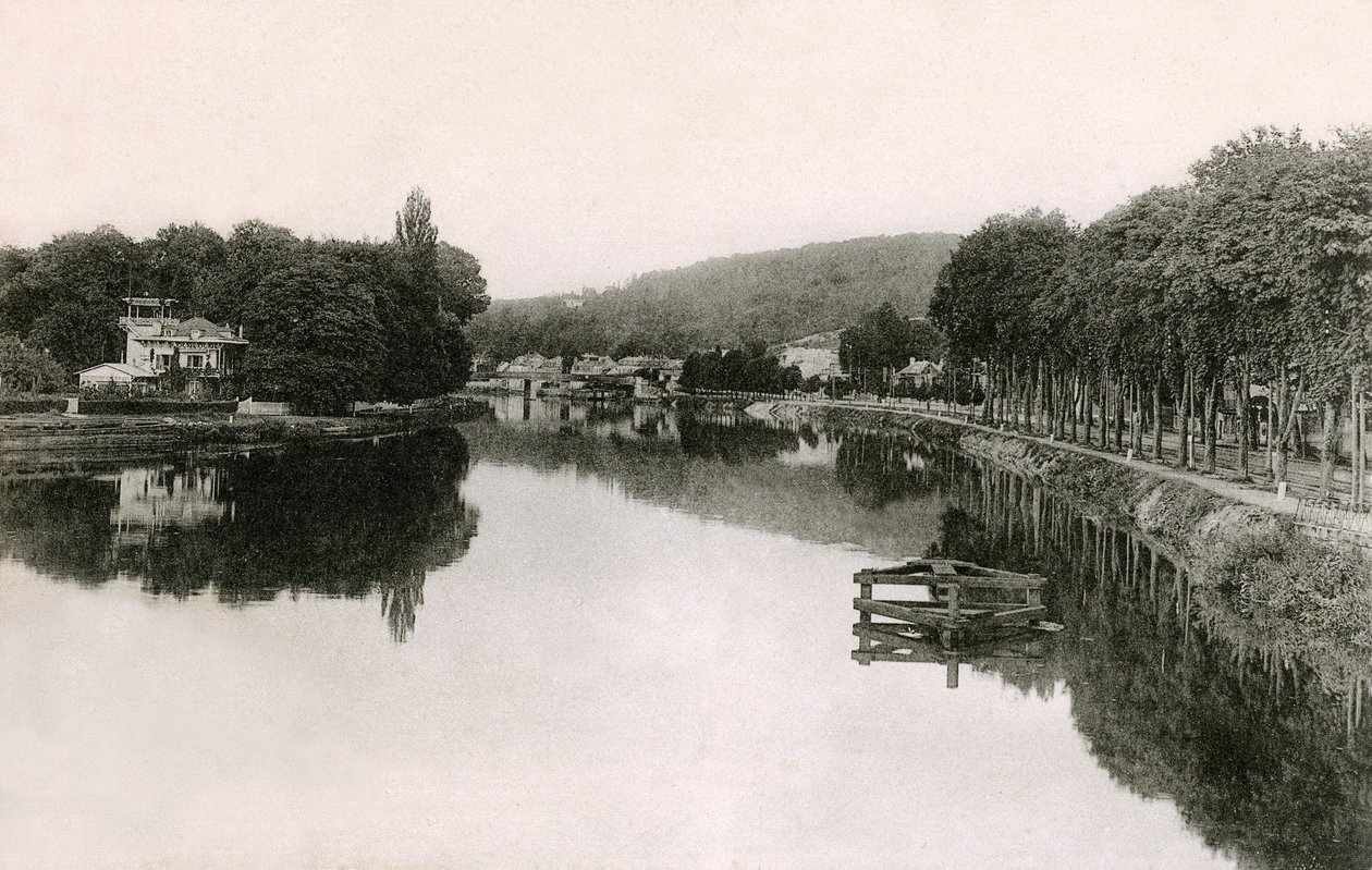 Bougival (Yvelines - 78 - Ile de France): bredden av Seinen sett fra gangbroen, på begynnelsen av 1900-tallet (s/hvitt foto) av French Photographer