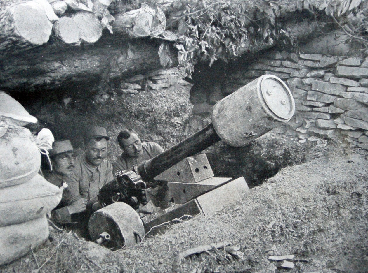 Fransk 48-pistol brukt til å skyte opp landminer, 1915 av French Photographer