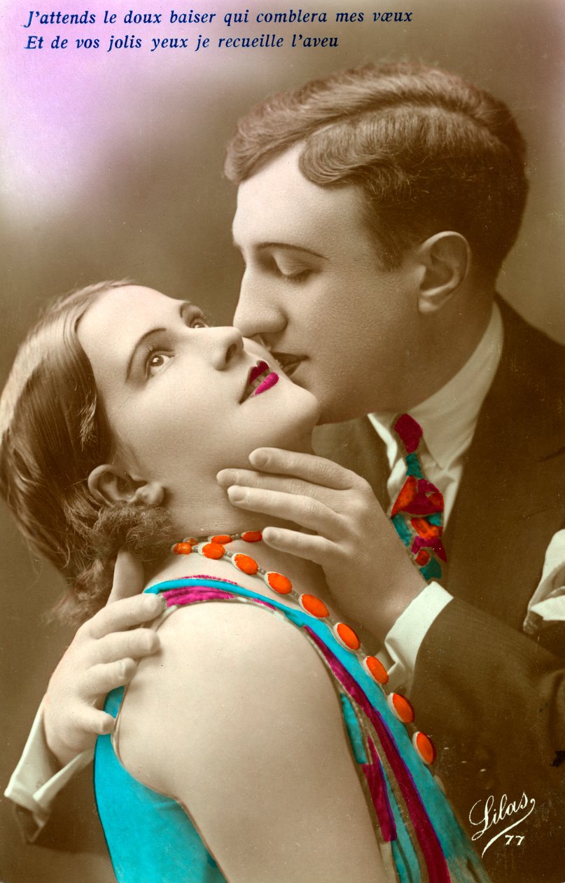 French Couple Kissing, ca. 1920 (håndfarget sølvtrykk) av French Photographer