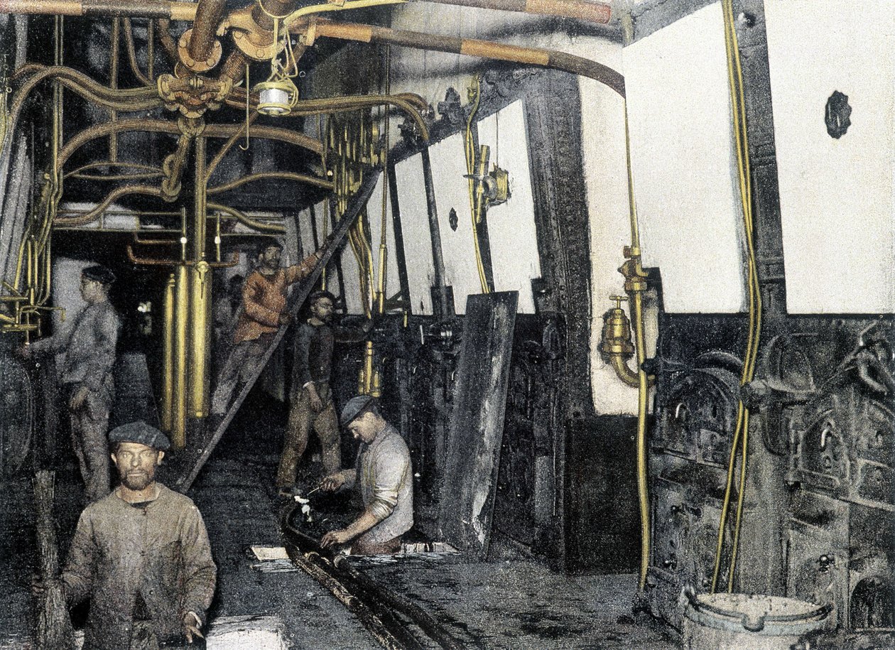 Fransk marine, slutten av 1800-tallet: rengjøring av lasterom og fyrrom - Bibl. des Arts deco. av French Photographer