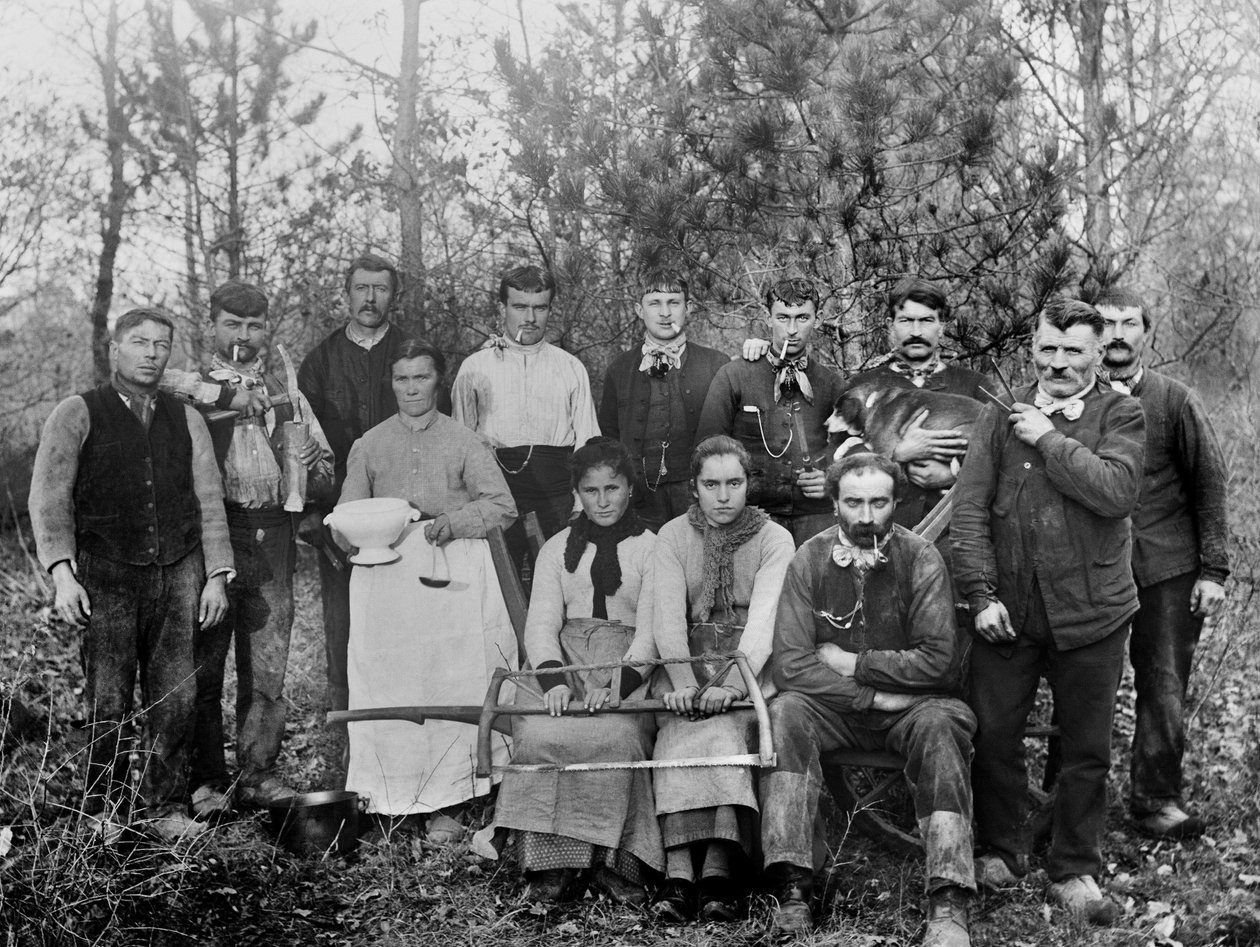 Hogstleir med familien deres, Chaumont-regionen, Haute Marne, ca. 1880. Ducos Collection. av French Photographer