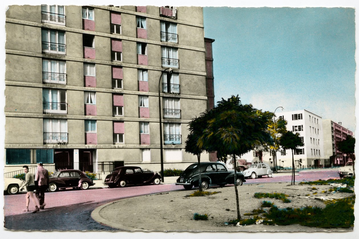 Parisisk forstadsby på 1960-tallet: de nye bygningene til Aubervilliers, Seine Saint-Denis, Ile de France av French Photographer