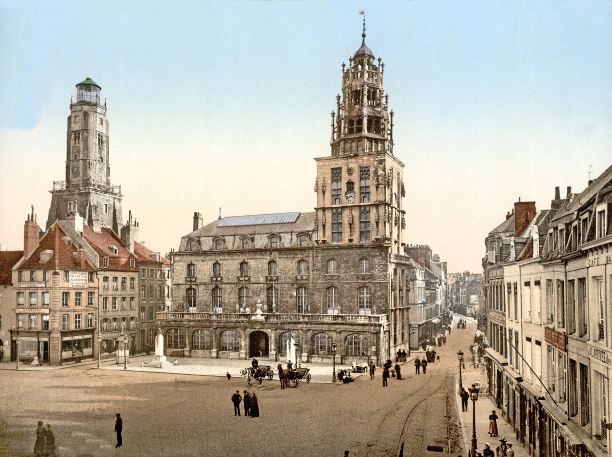 Place dArmes i Calais med Tour de Guet i bakgrunnen, 1890-1900 av French Photographer