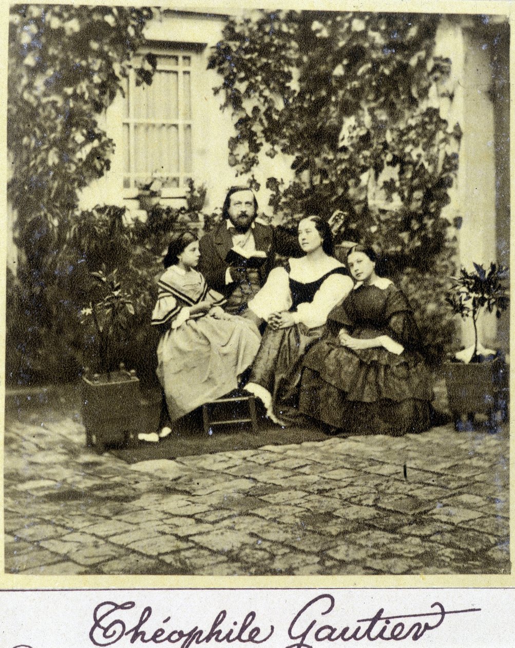 Portrett av Théophile Gautier (1811 - 1872) i familien. av French Photographer