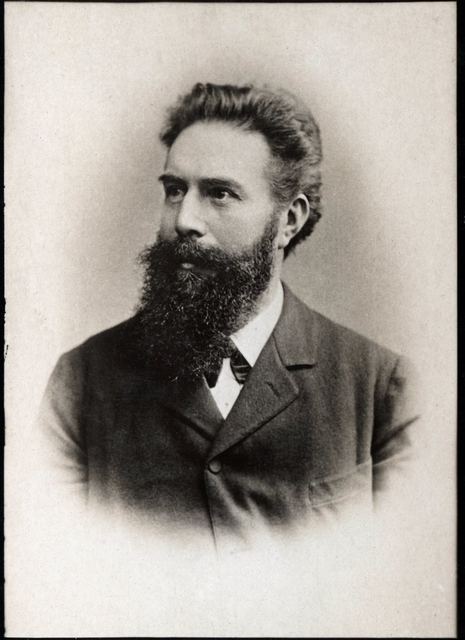 Portrett av Wilhelm Conrad Roentgen eller Rontgen (1845-1923), tysk fysiker. av French Photographer