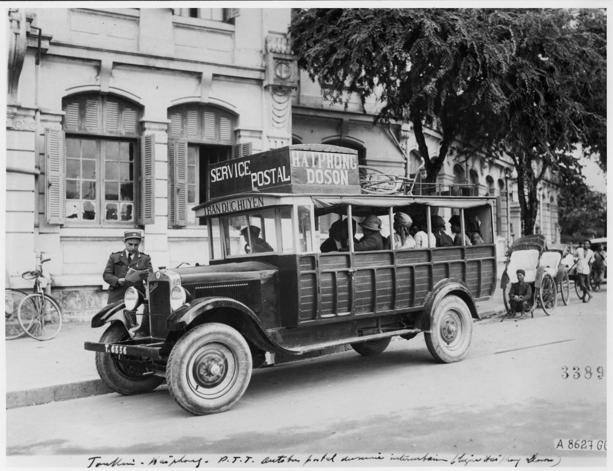 Postbuss ved Haiphong, ca. 1920 av French Photographer