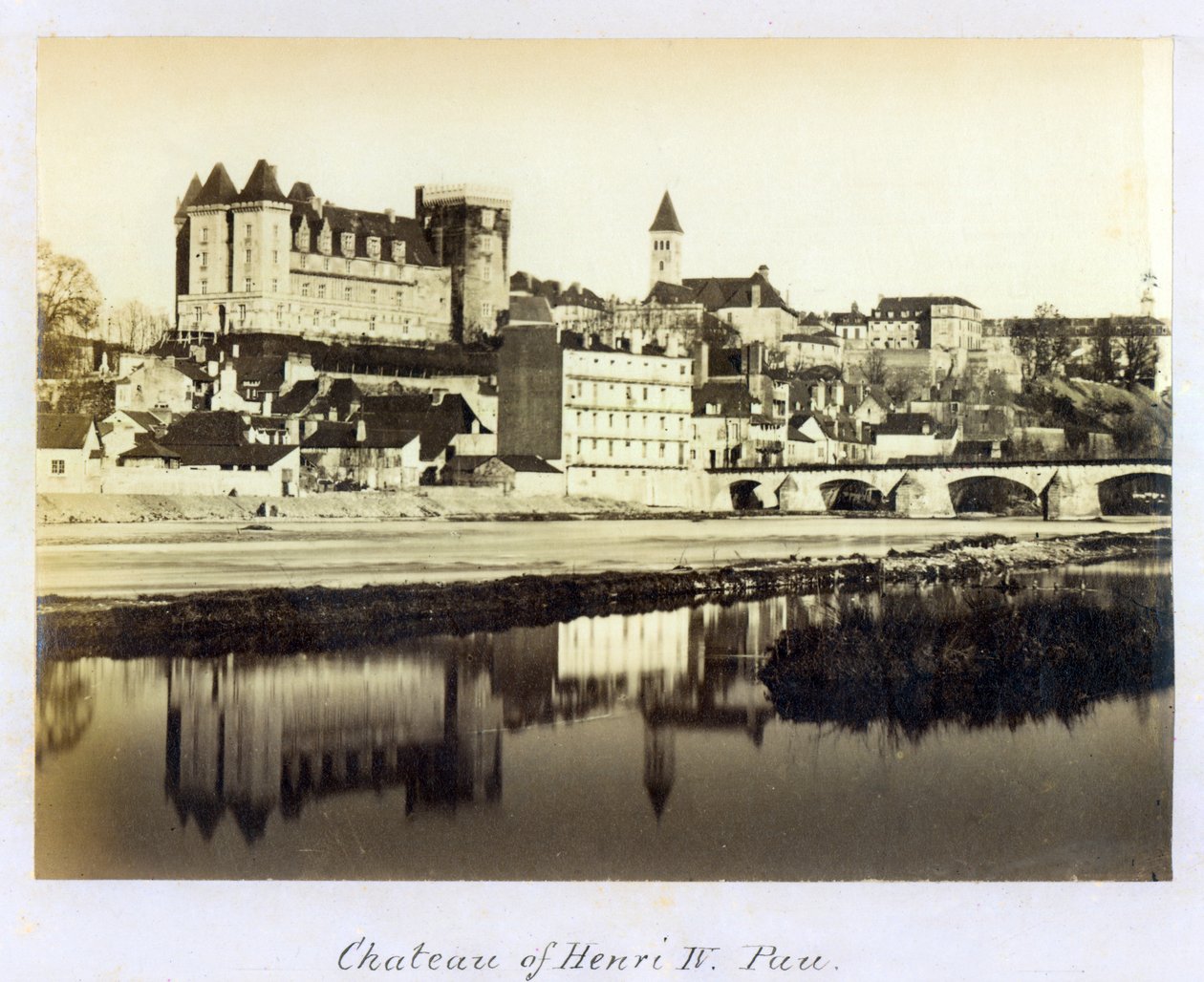 Postkort som viser det kongelige slottet i Pau der kong Henri IV av Frankrike og Navarre ble født 13. desember 1553, ca. 1900 av French Photographer