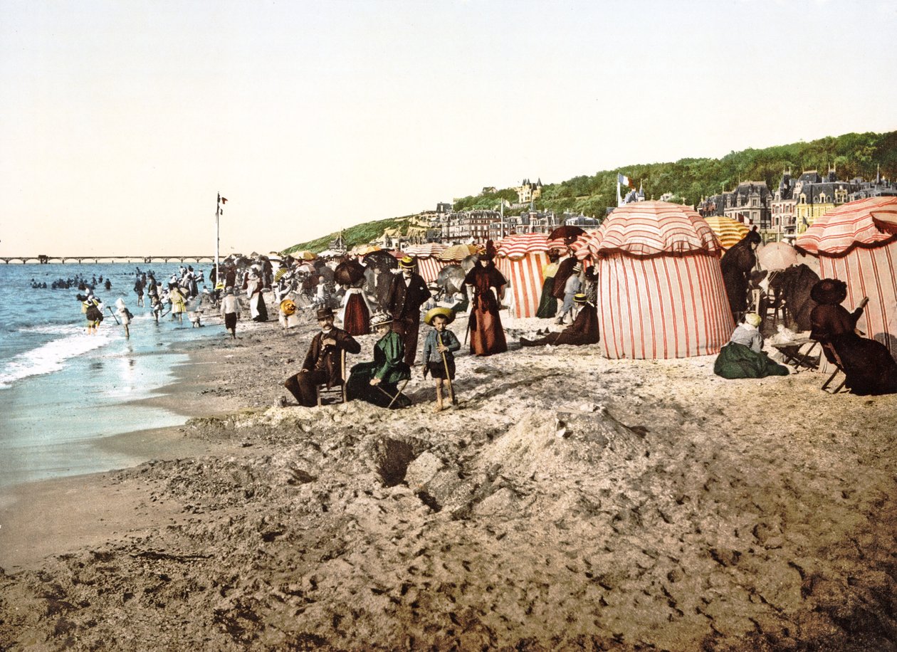 Stranden ved Trouville i Frankrike, 1890-1900 av French Photographer