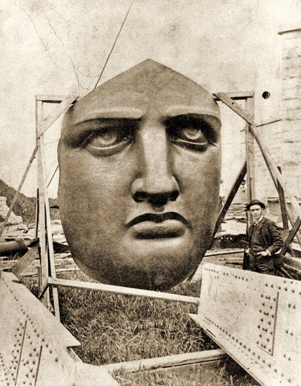 Konstruksjonen av Frihetsgudinnen, detalj av ansiktet, ca. 1876 av French Photographer