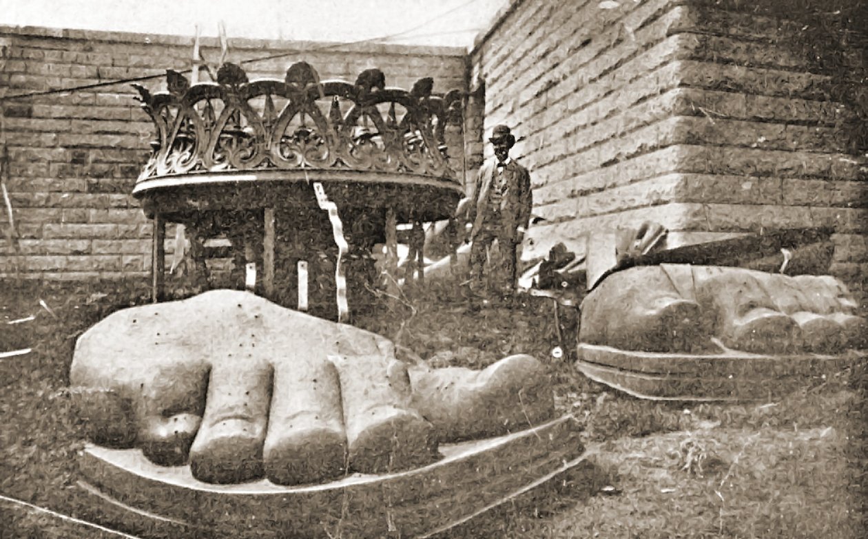 Konstruksjonen av Frihetsgudinnen, detalj av føttene, ca. 1876 av French Photographer