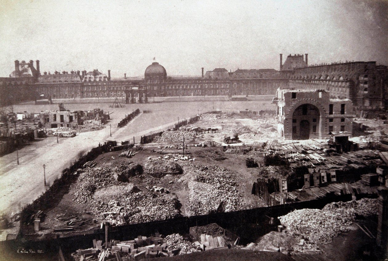 Transformasjoner av Paris under det andre imperiet, Haussmann arbeider: utsikt over Place du Carrousel under rivingen av den tidligere kongens staller i Paris. Dette stedet var en del av transformasjonene som ble utført under det andre imperiet av Napoleon av French Photographer