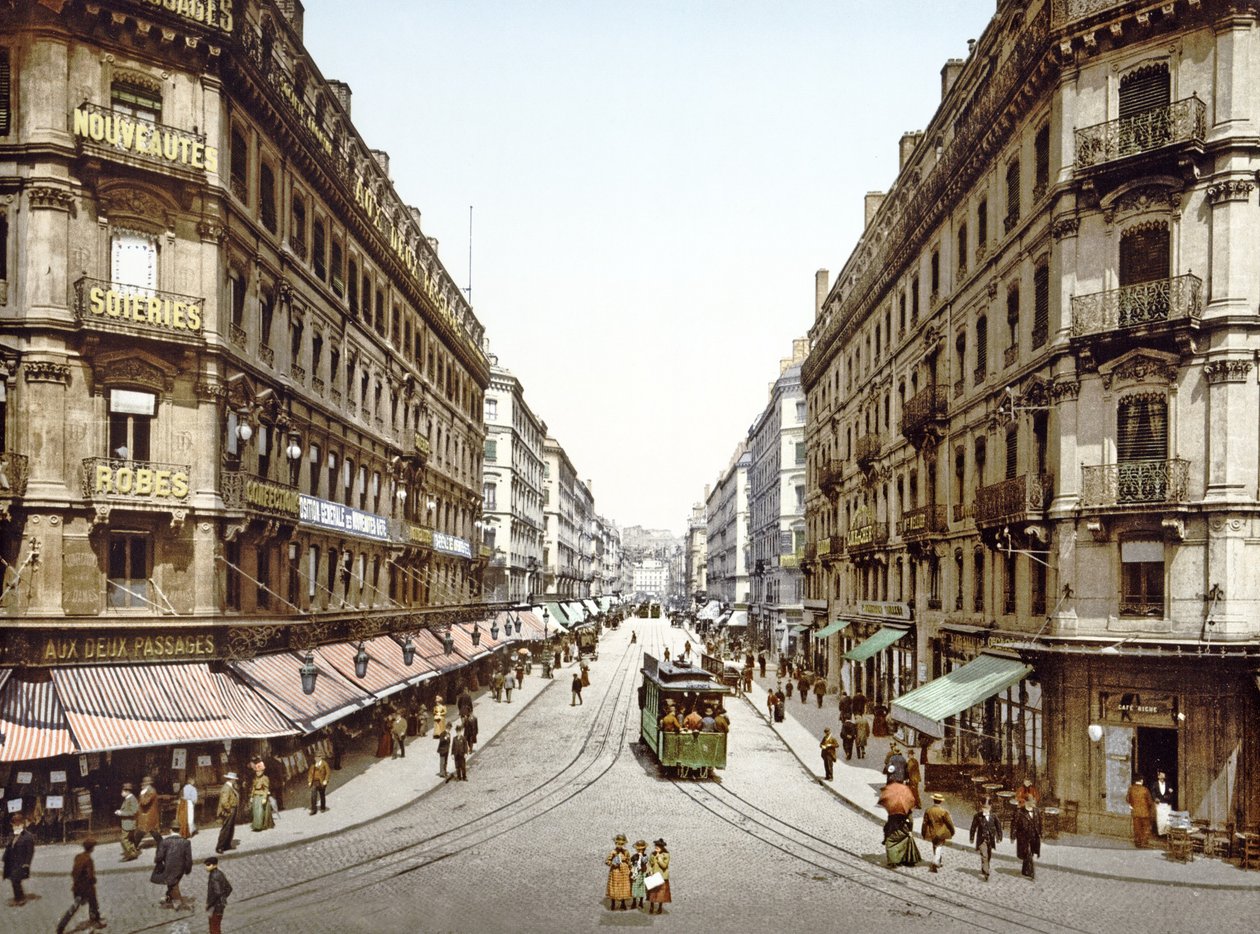 Utsikt nedover Rue de la Republic, Lyons, 1890-1900 av French Photographer
