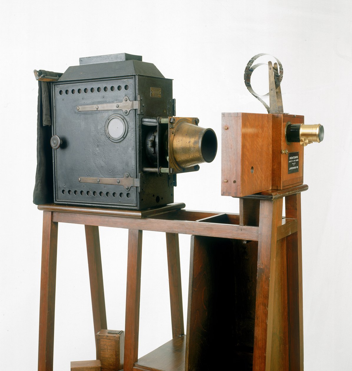 2umiere cinematographe, 1895 (tre og metall) av French School