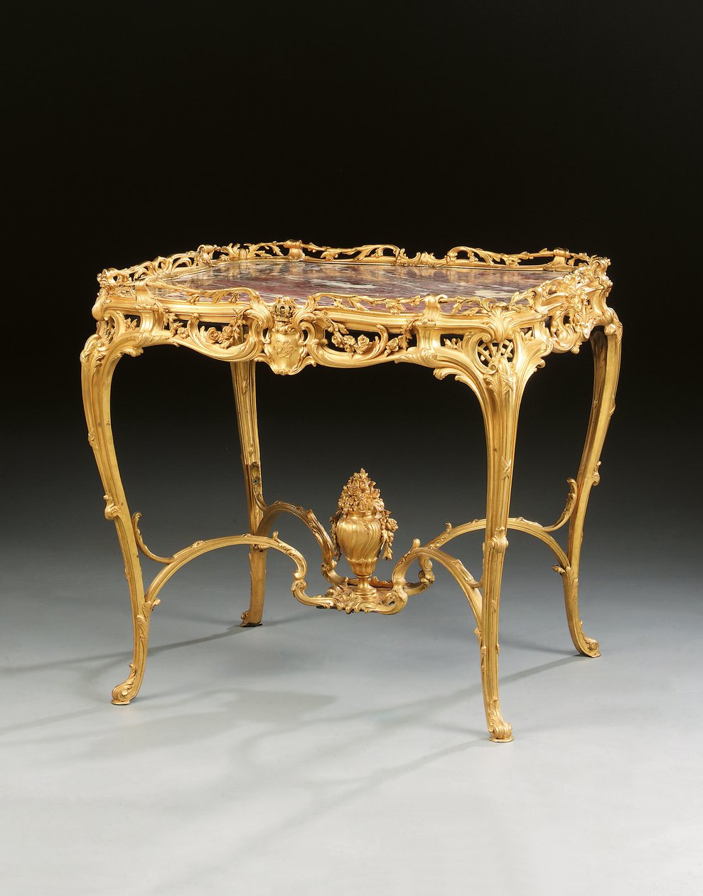 Et Napoleon III midtbord, av Maison Millet, Paris, ca. 1860 (forgylt bronse og tre) av French School