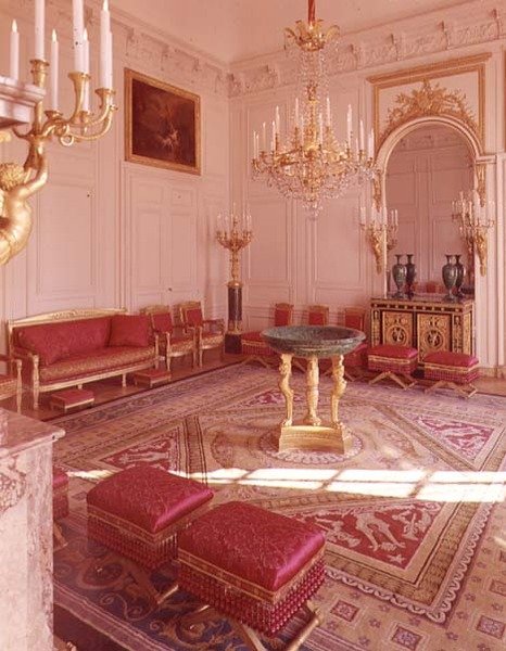 Et mottaksrom på Grand Trianon (bilde) av French School