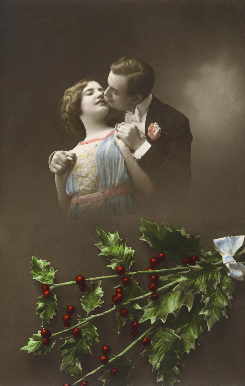 A couple in love and holly branches. Postcard early 20th century av French School