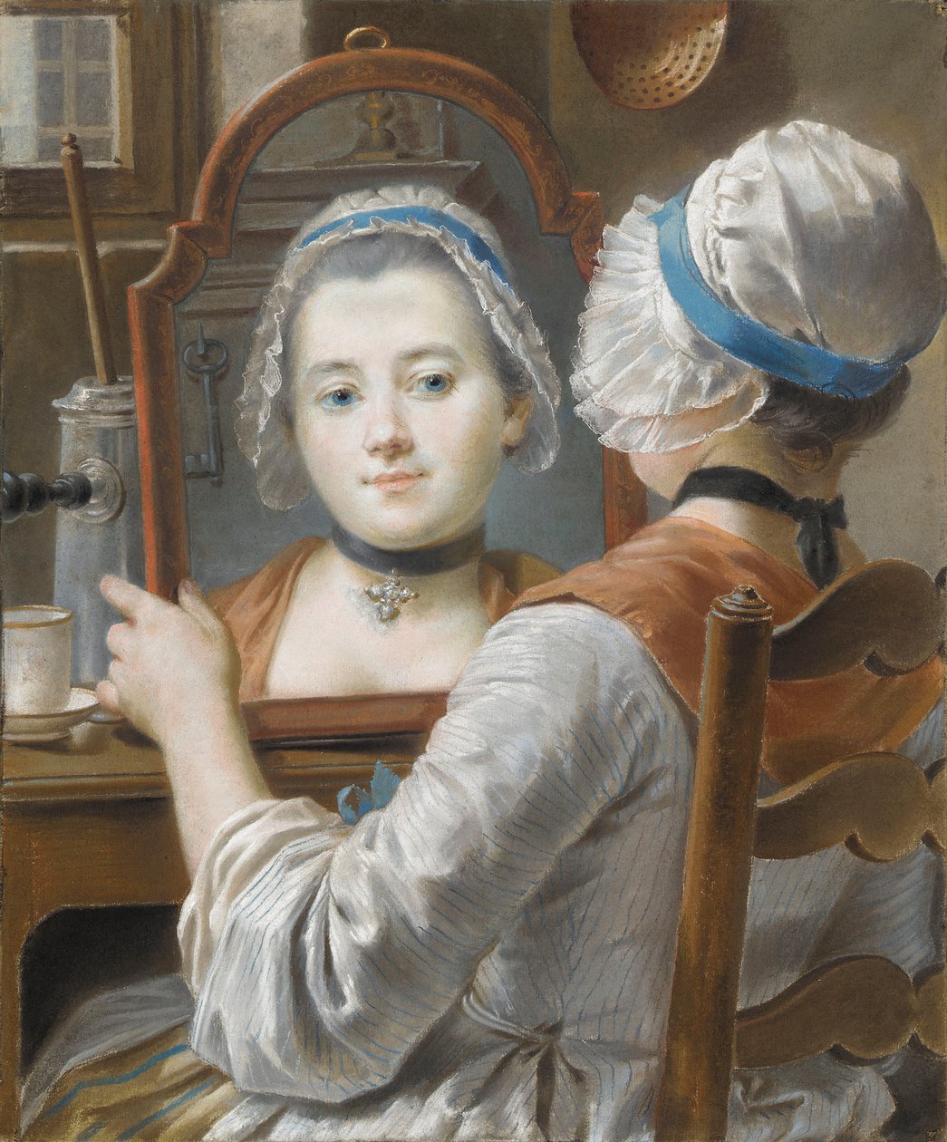 En jente med panser og ser på seg selv i et speil med en chocolatière og en kopp på bordet, ca. 1750 av French School