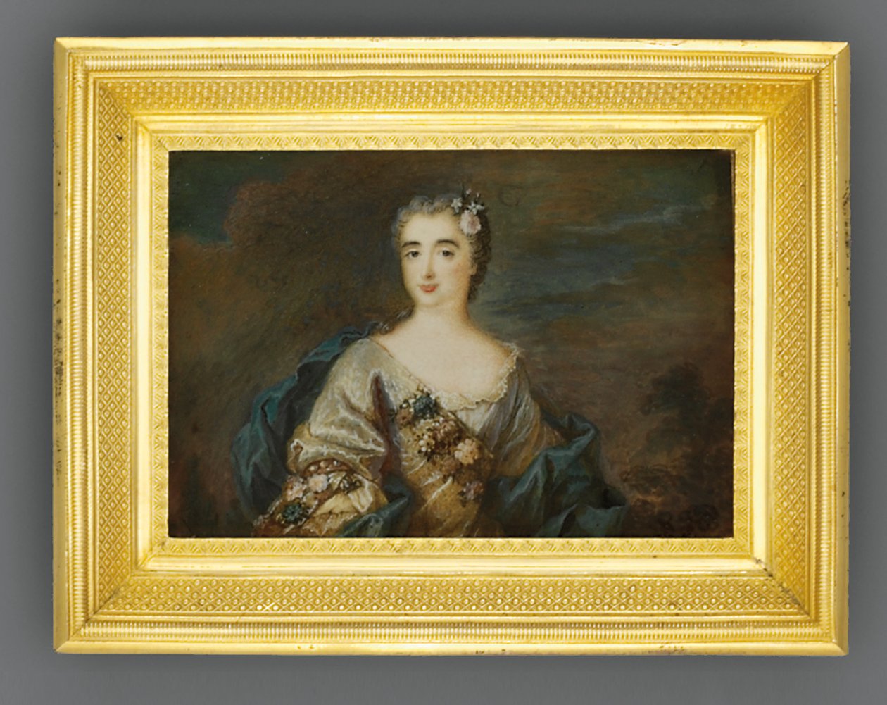 En dame kalt Louise-Jeanne de Durfot, Duchesse de Mazarin et de la Meilleraye, ca. 1750 (akvarell på elfenben) av French School