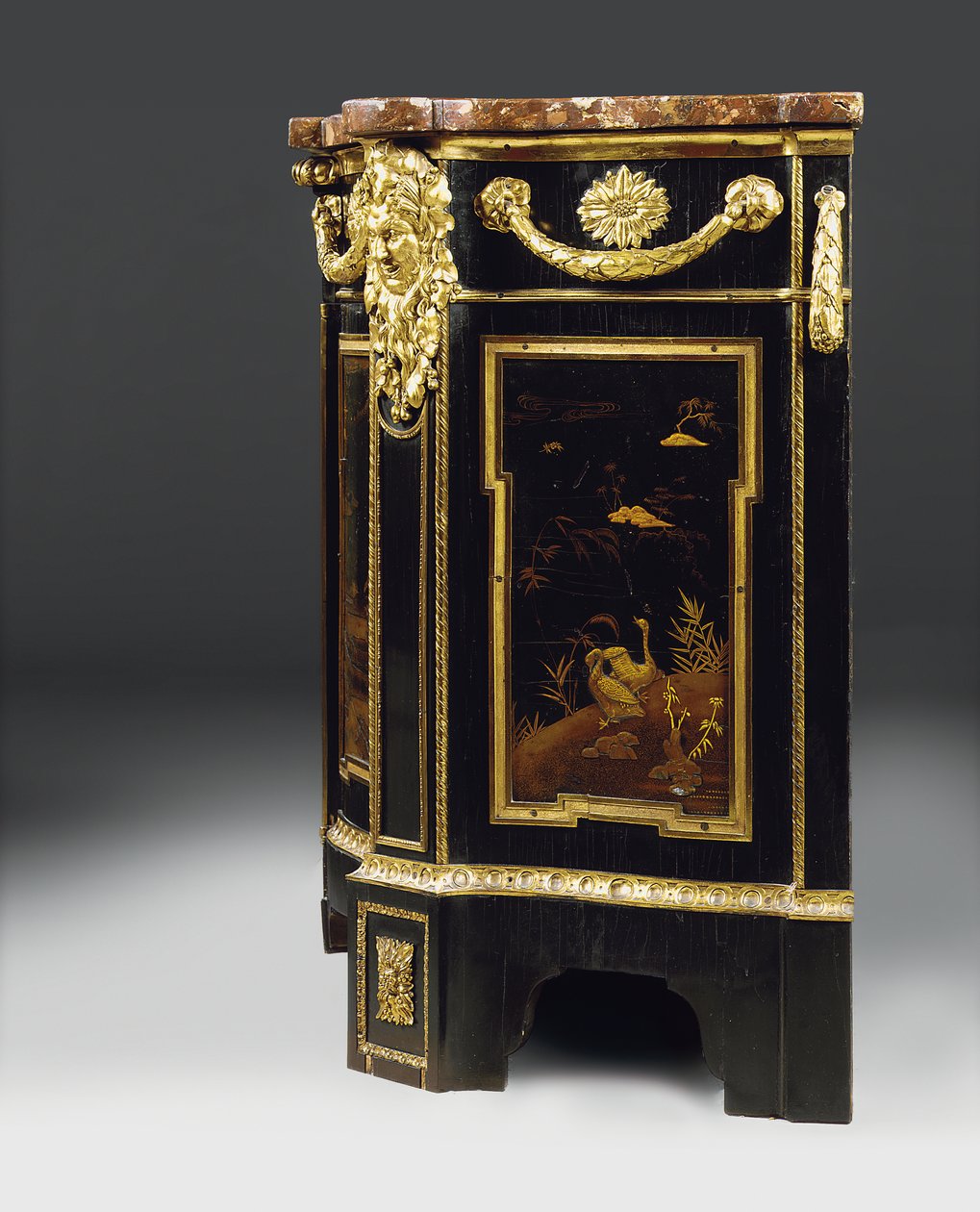 En sen Ludvig XV-kommode, ca. 1763-70 av French School