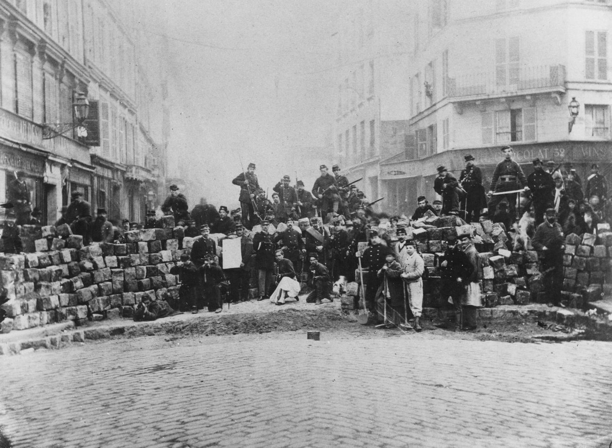 Barrikade ved inngangen til Faubourg du Temple, Paris, under kommunen, 18. mars 1871 av French School