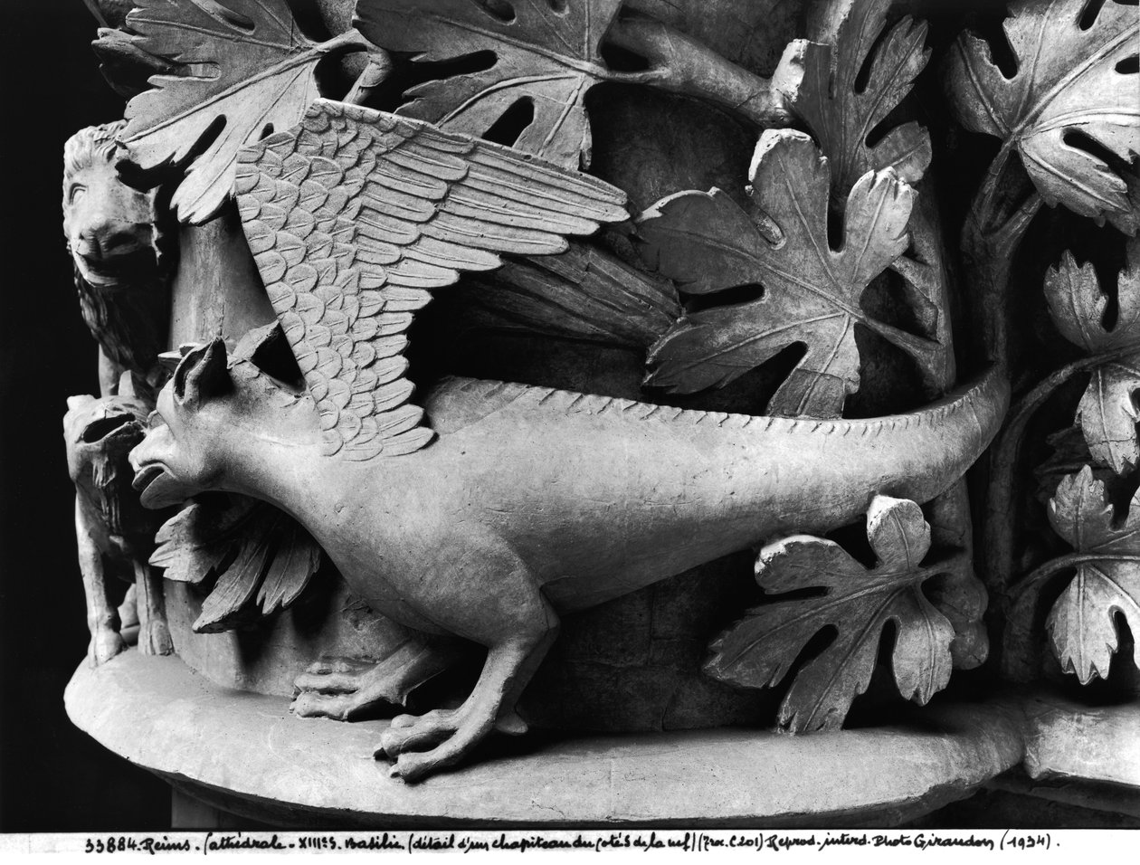 Basilisk, hovedstad fra katedralen Notre Dame i Reims (gipsstøpt av stein) av French School