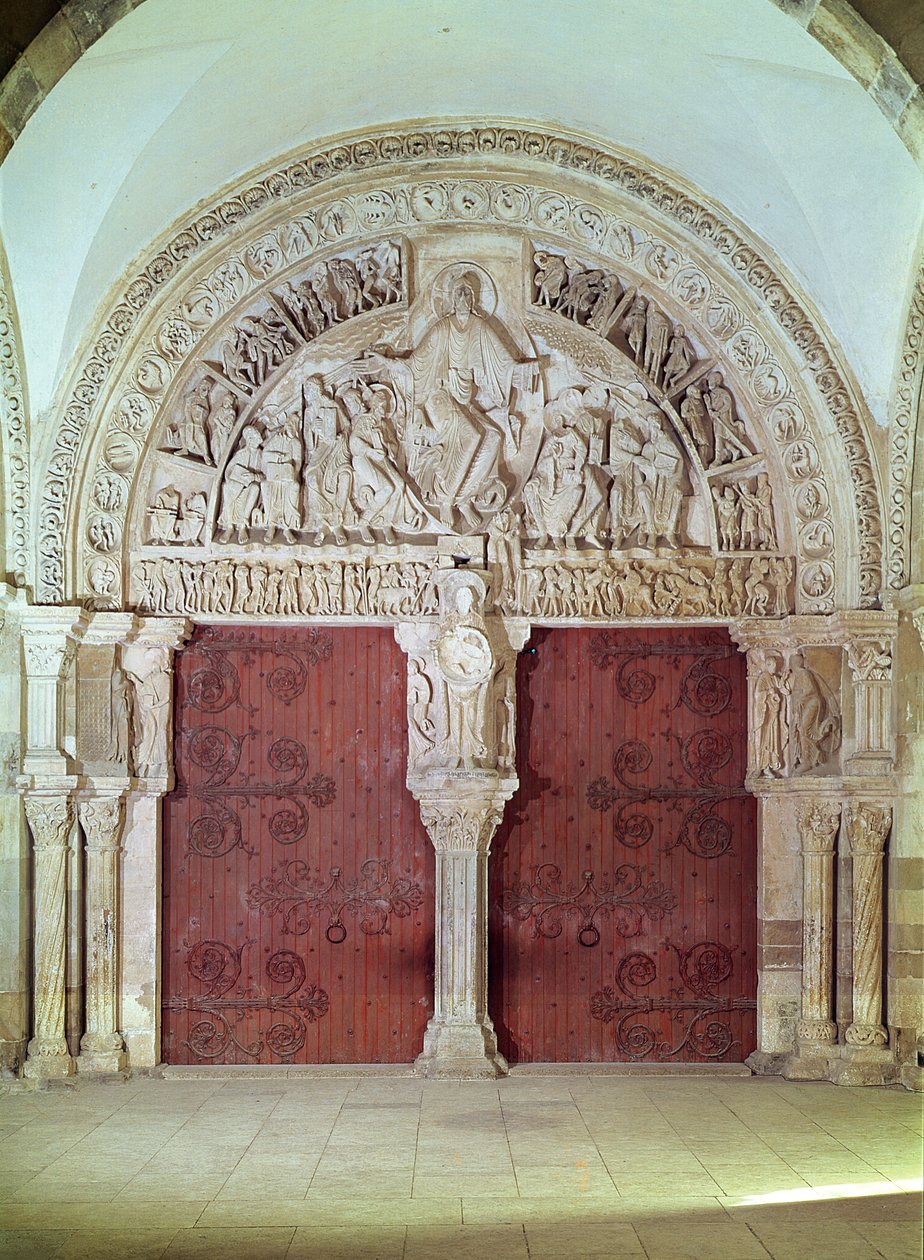 Sentralportal i Narthex av Sainte-Madelaine-kirken, med lindring av pinsen i Tympanum, ca. 1150 av French School