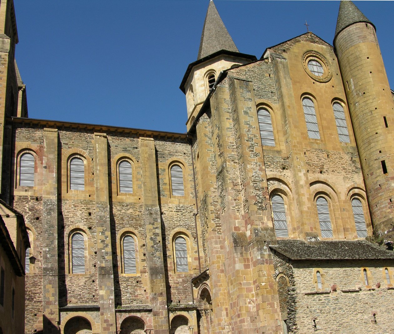 Church of St. Foy, startet ca. 1050 av abbed Odolric av French School