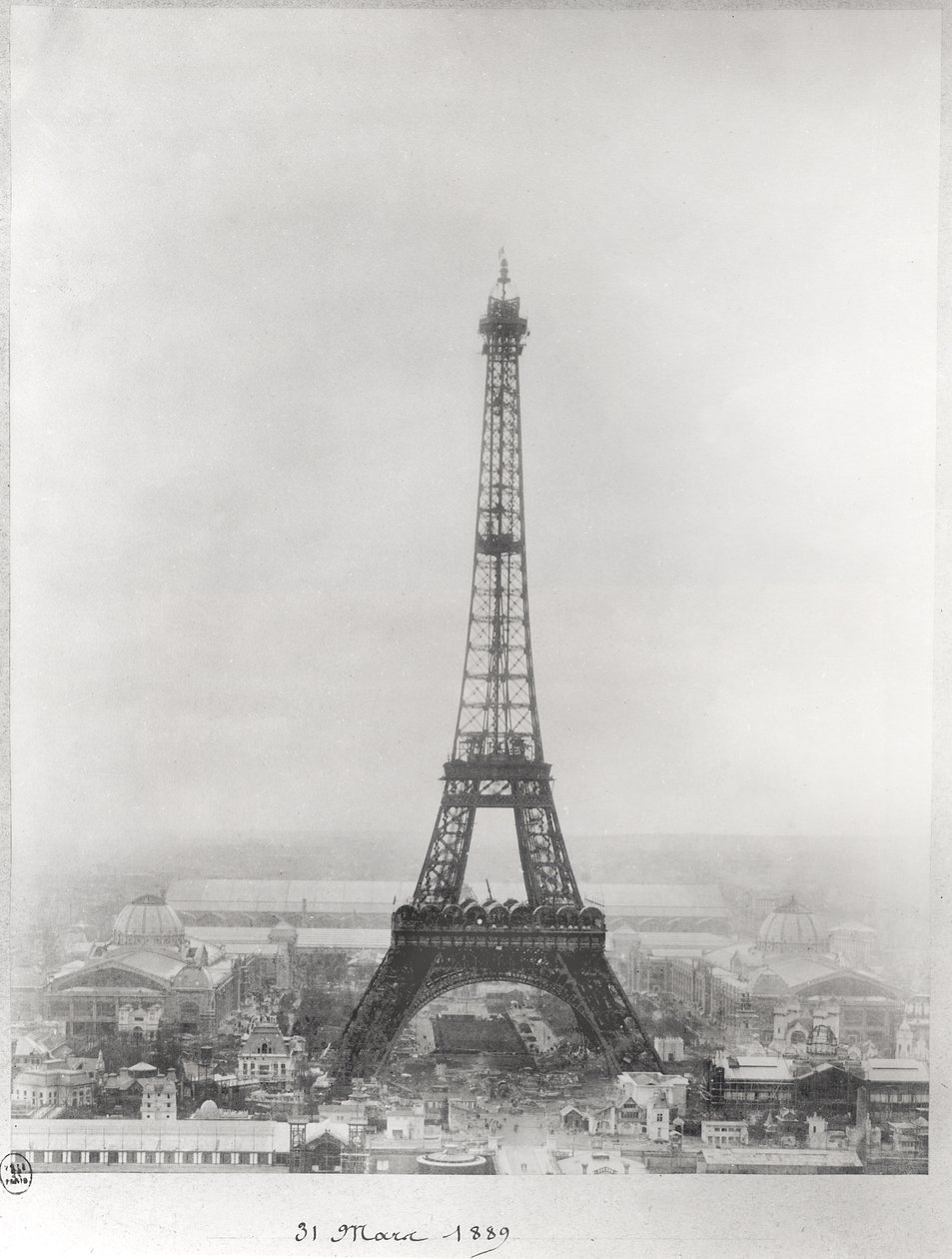 Bygging av Eiffeltårnet, Paris, 31. mars 1889 av French School