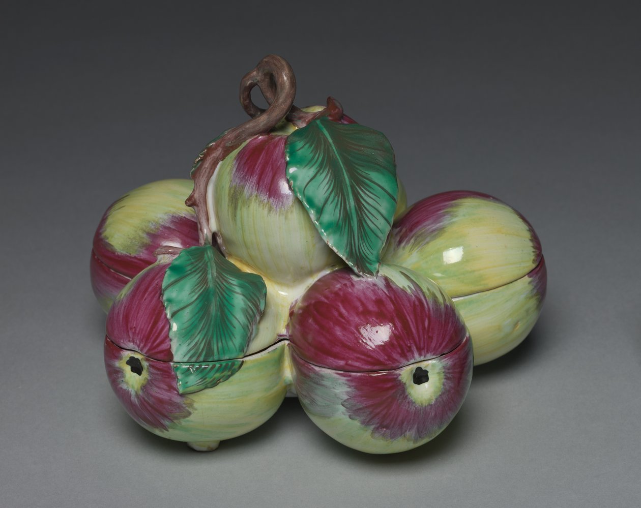 Dekket boks i form av seks epler, produsent Sceaux Factory, ca. 1760 av French School