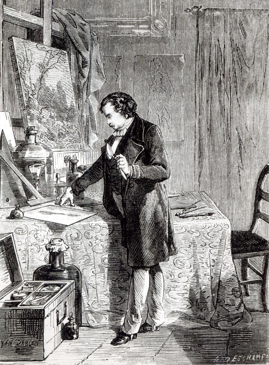 Daguerre oppdager lysfølsomheten til sølvjodid i 1831 av French School