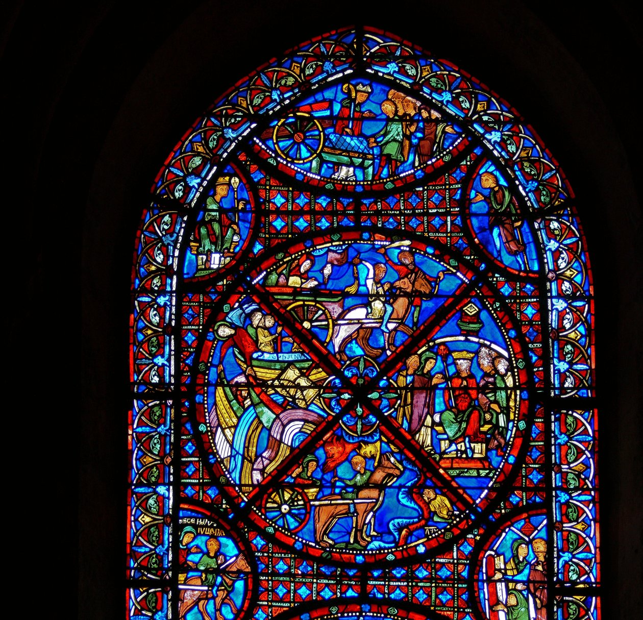 Detalj fra et vindu som viser scener fra St. Stephens liv av French School