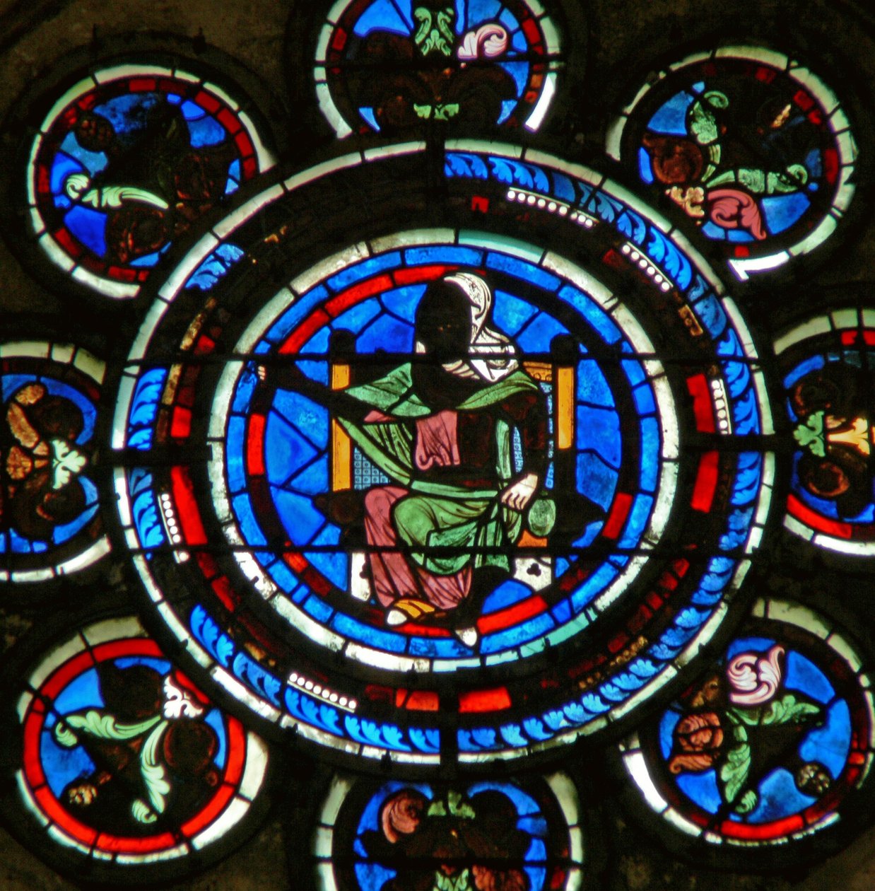 Detalj fra nordrosevinduet som viser Liberal Arts av French School