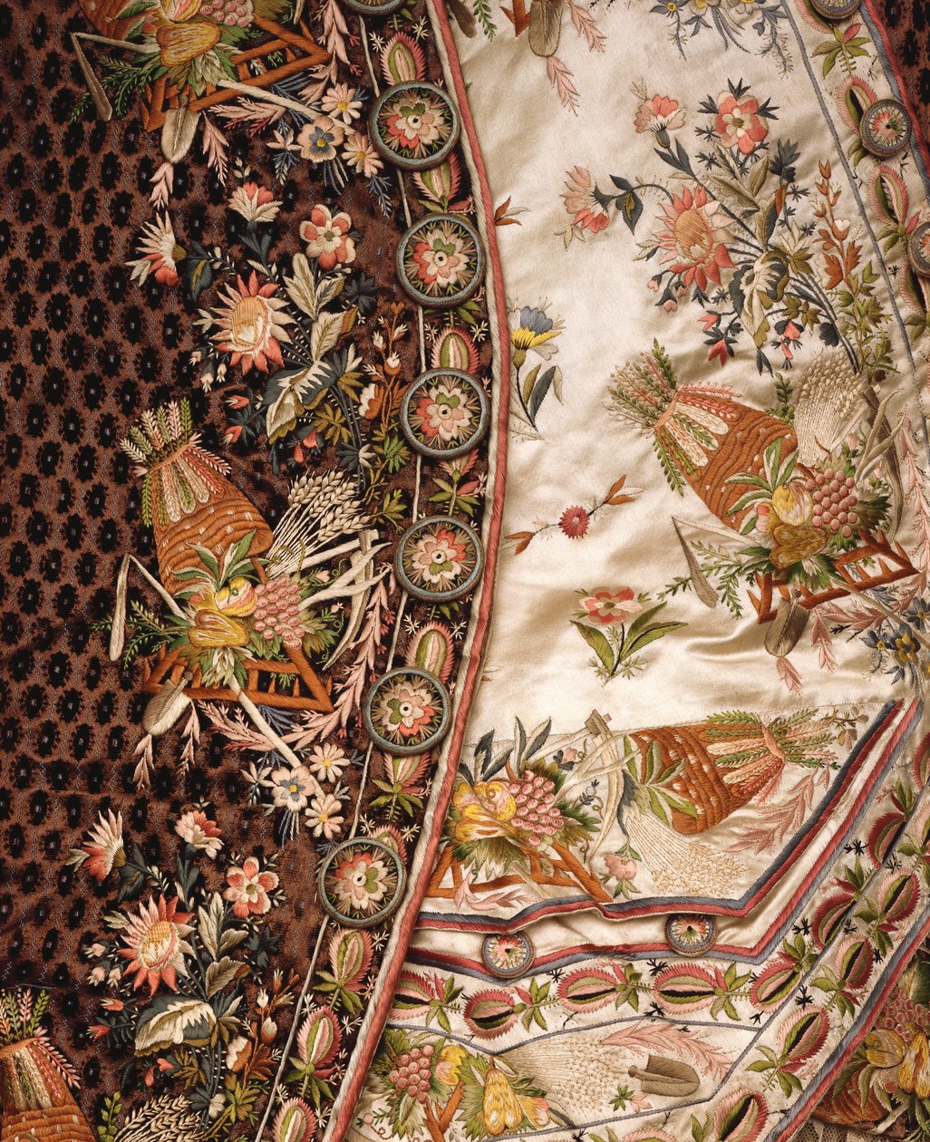 Detalj av en praktfull drakt av brunskåret fløyel, bestående av frakk, knebukser og midje av elfenbensateng brodert med eget bad, ca. 1760 av French School