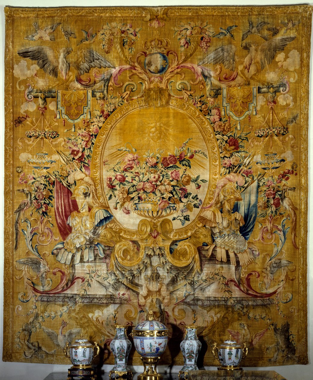 Dørskilt på kongens gondol. Silketeppe laget i Louis Duponts studio etter en papp av Jean Lemoyne dit Le Lorrain. Rundt 1682-1685. Paris. Museet Louvre av French School