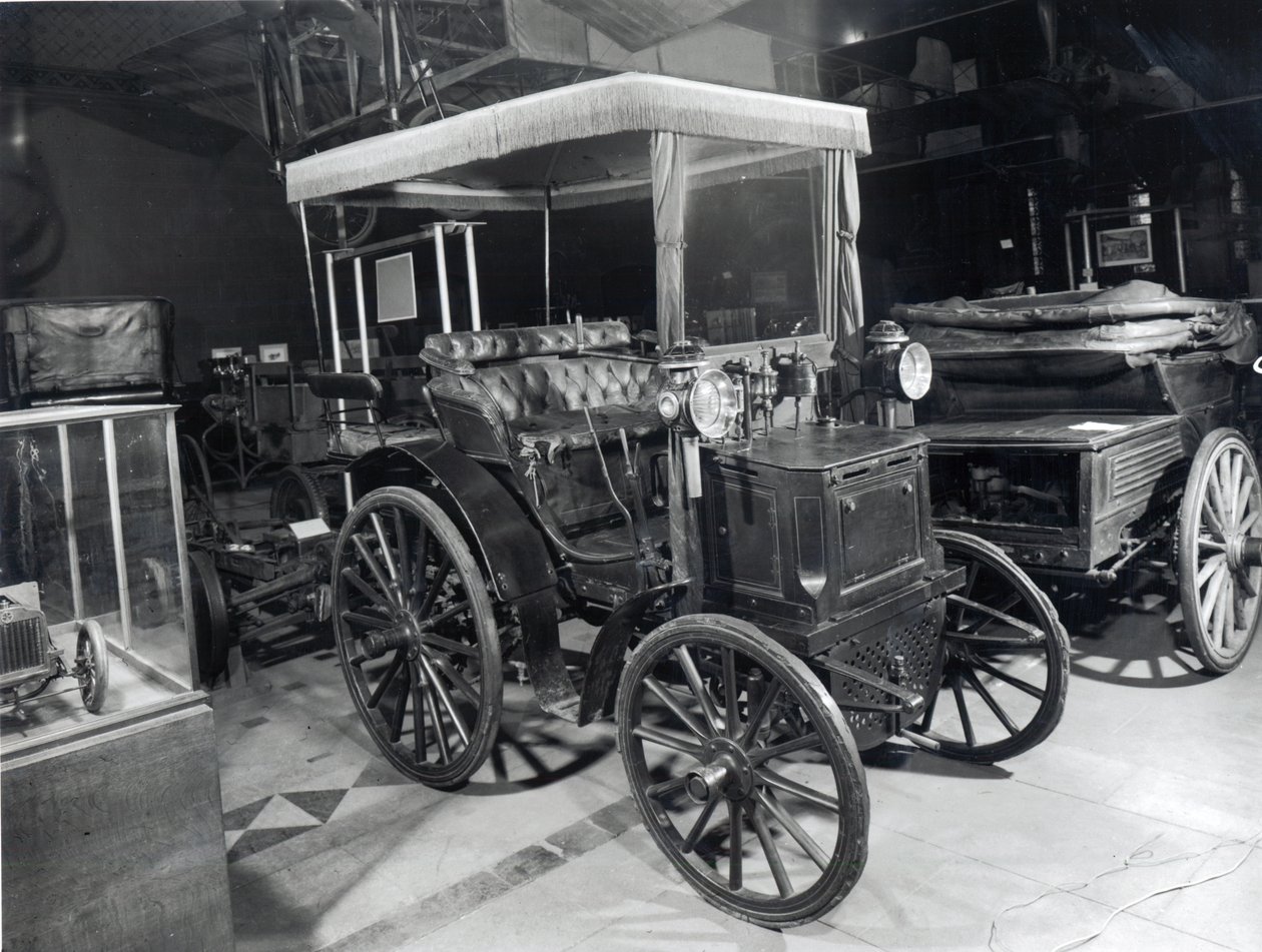Tidlig Peugeot-bil, ca. 1898 av French School