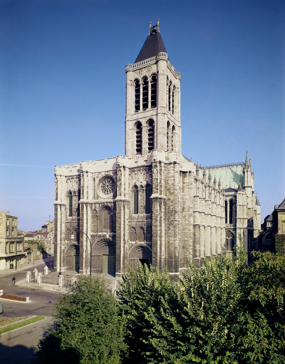 Utvendig utsikt fra sørvest, 1122-1281 av French School