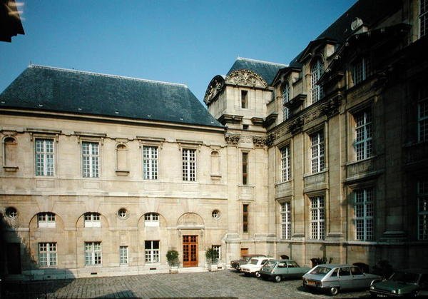 Utvendig utsikt over Hotel Lamoignon, bygget i 1584 av French School