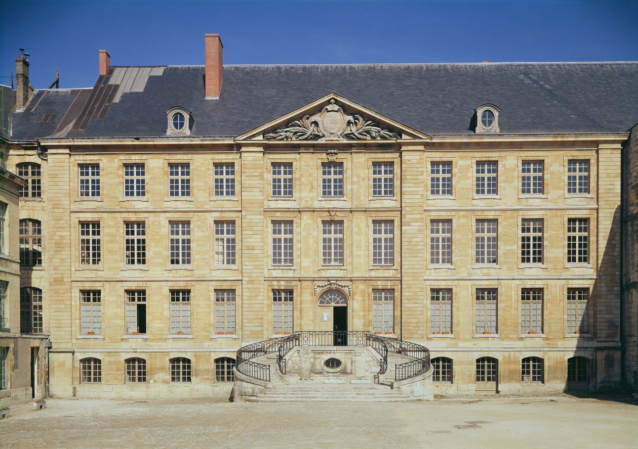Utvendig utsikt over Musee Saint-Remi av French School