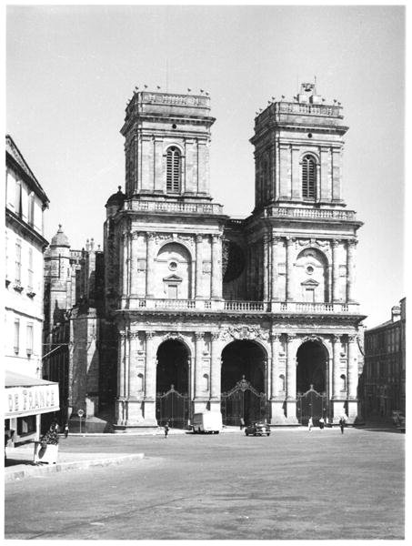 Fasade av katedralen Sainte-Marie av French School