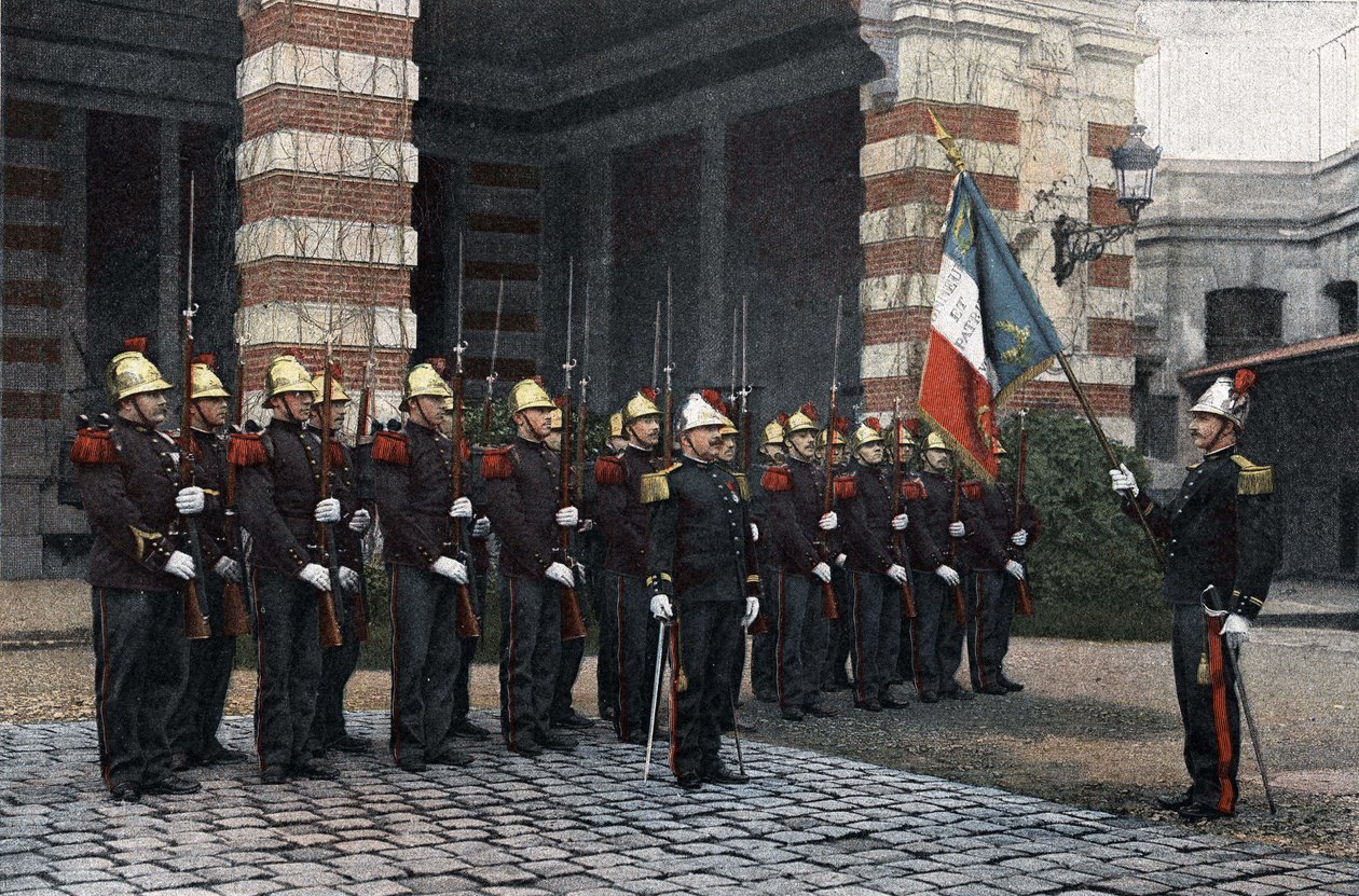 Brannmenn i Paris. Hilsen til flagget. i ""Militær albumscene av livet til soldaten, brannmenn i Paris"" 1892. av French School