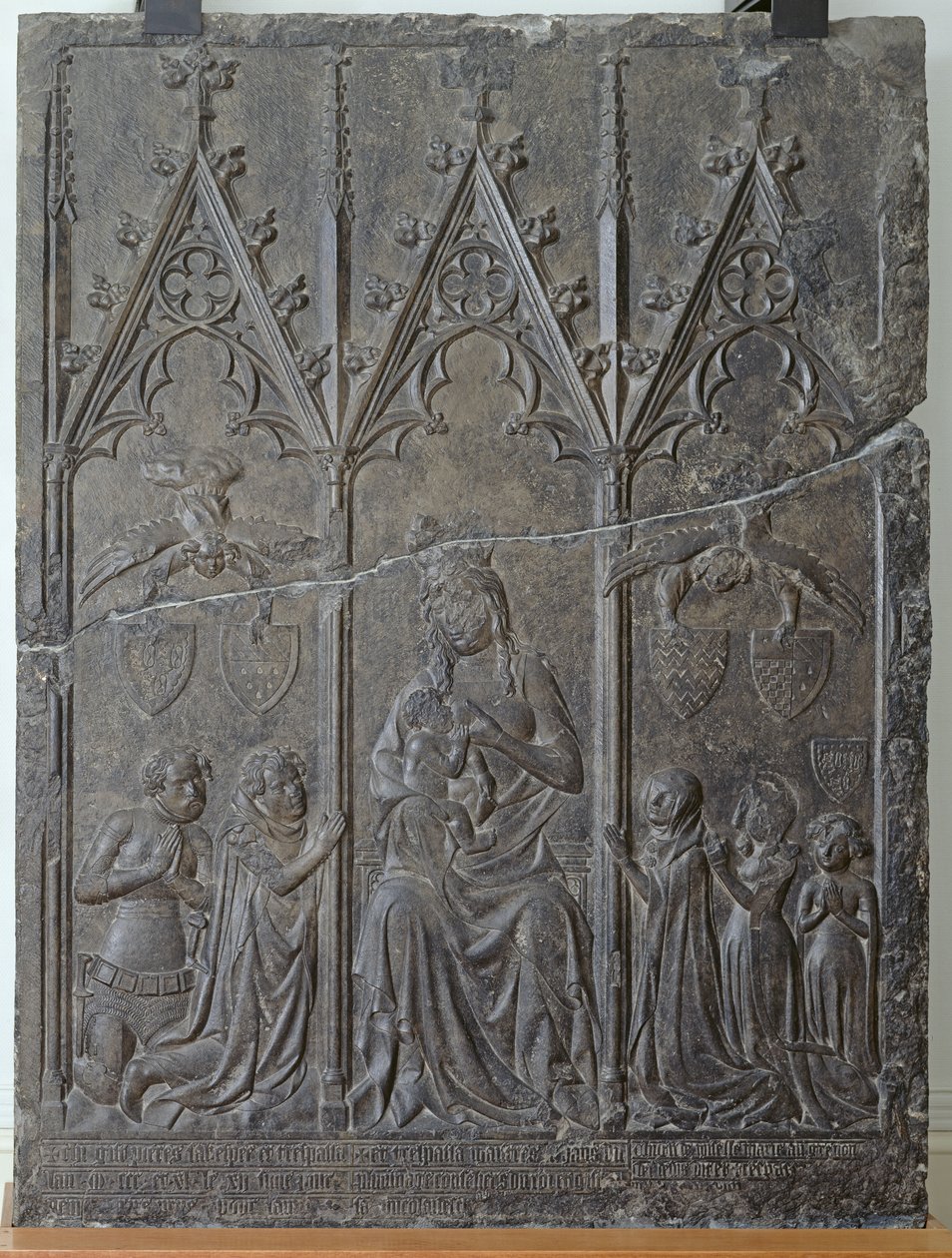 Begravelsesstela av Sacquespee-familien, fra St. Nicaise-kirkegården i Arras, 1376 (tournai-stein) av French School