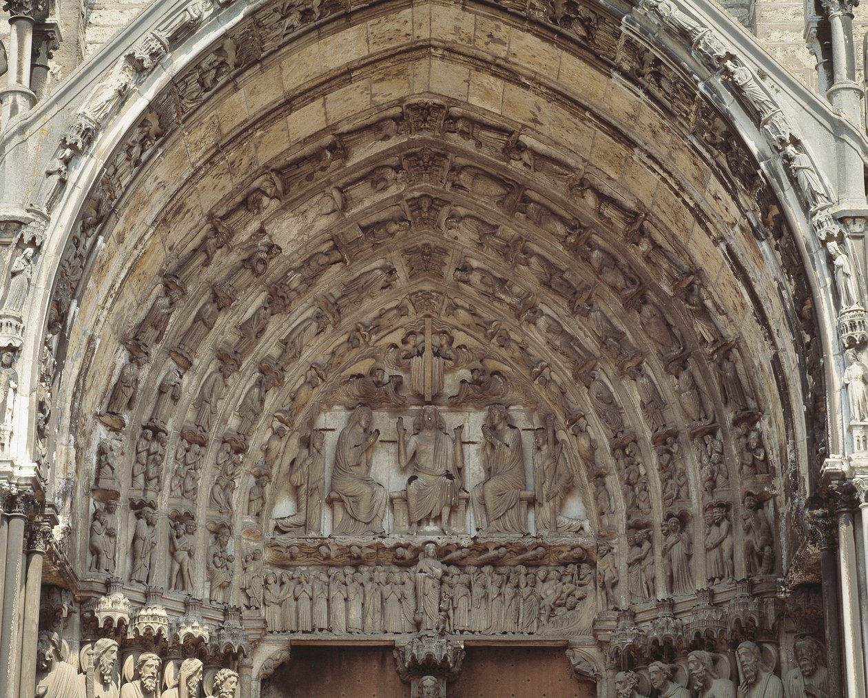 Gotisk kunst: Tympanum i den sentrale bukten til sørportalen til basilikaen Notre Dame de Chartres av French School