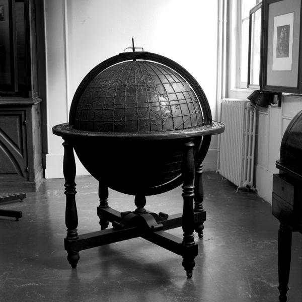Great Globe for Teaching, bestilt i 1833 til Hesteter av Institute for Young Blind i Paris (bronse) (s/hv-foto) (se 163937 for detaljer) av French School