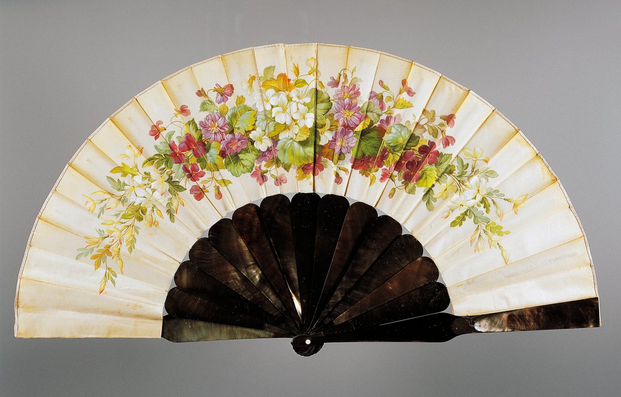 Håndvifte med blomstermotiver, malt silke og perlemor, laget av Felix Alexandre, Paris av French School