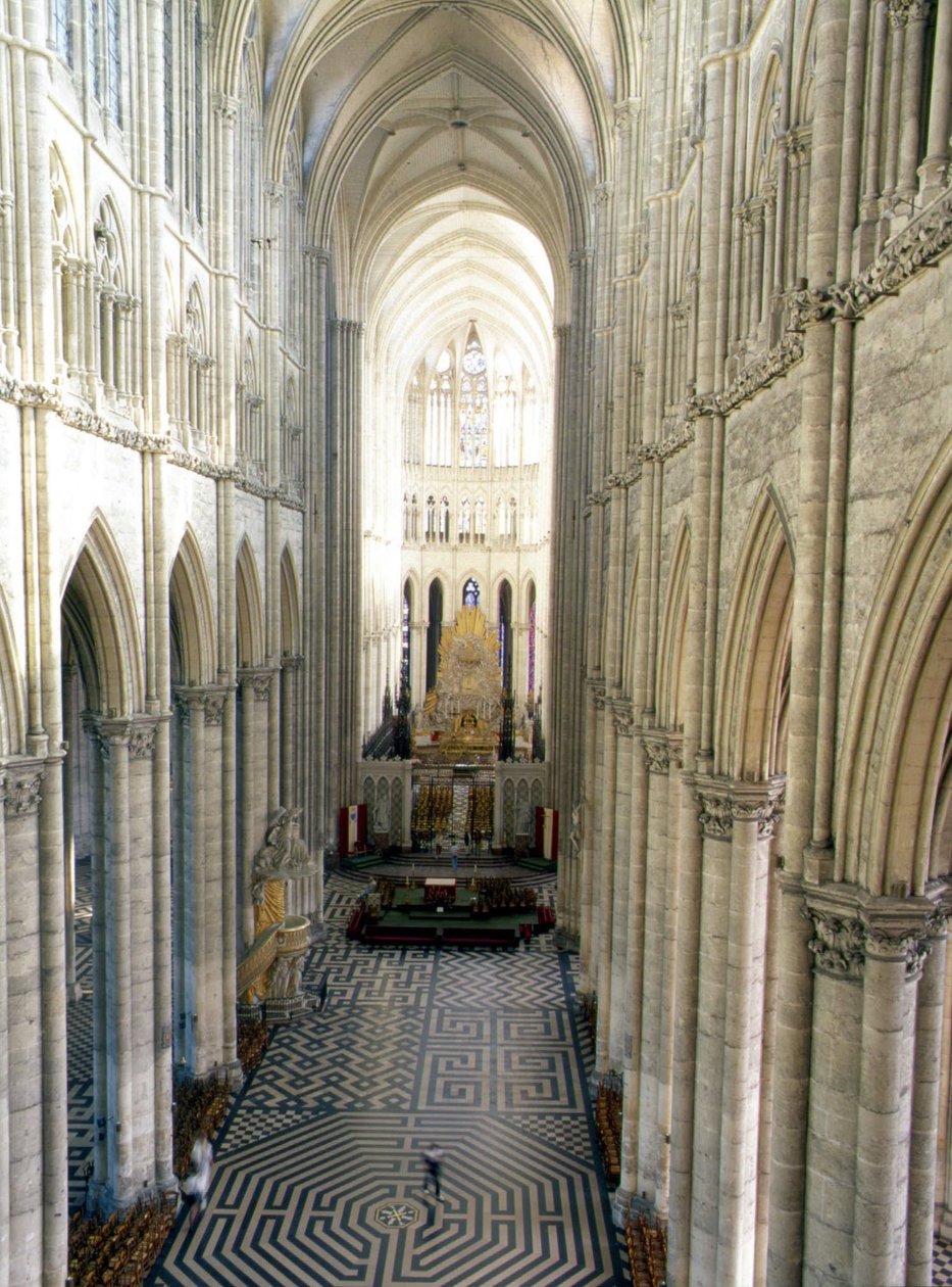 Interiør av katedralen i Amiens (sum 80) av French School
