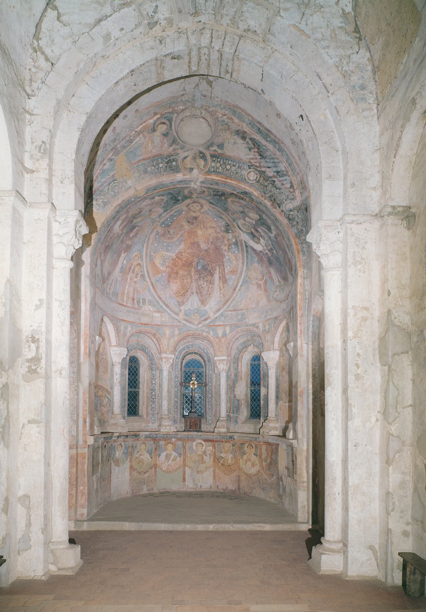 Innvendig visning av apsis med en freske som viser Kristus som gir loven til St. Peter i nærvær av helgener og apostler av French School