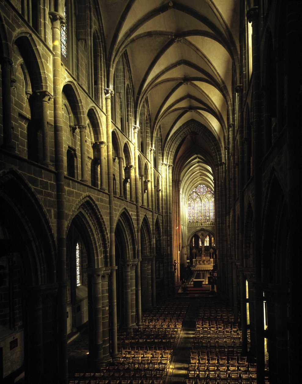 Innvendig utsikt over Cathedrale Saint Samson (Saint-Samson) i Dol de Bretagne (Dol-de-Bretagne) (Ille et Vilaine) av French School