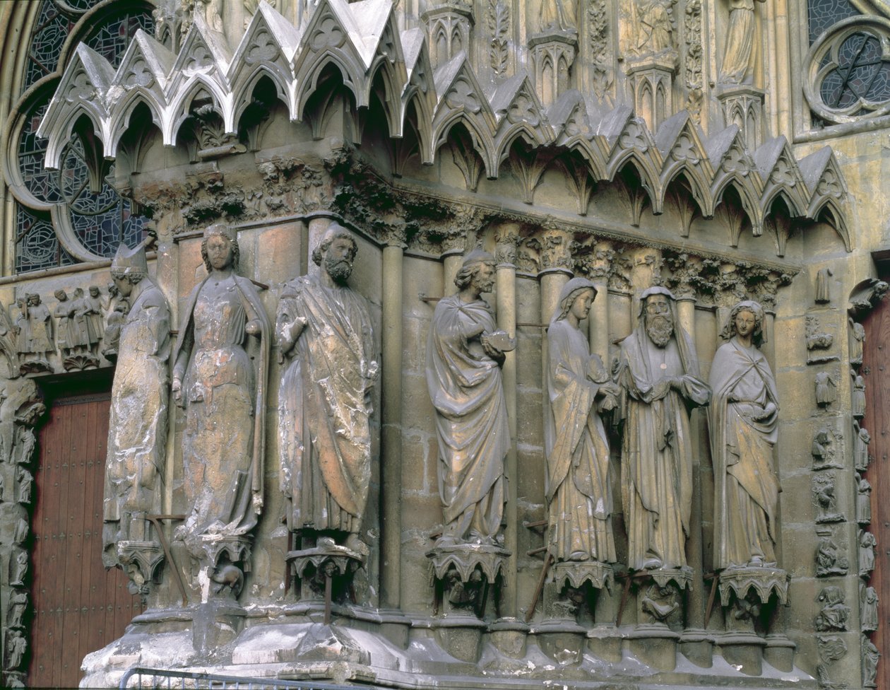 Karmfigurer fra venstre side av sentralportalen, vestfasade, 1200-1300-tallet av French School