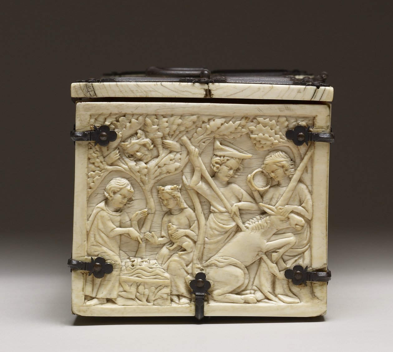 Lokk på en kiste som viser "Castle of Love and Knights Jousting", ca. 1330-50 av French School