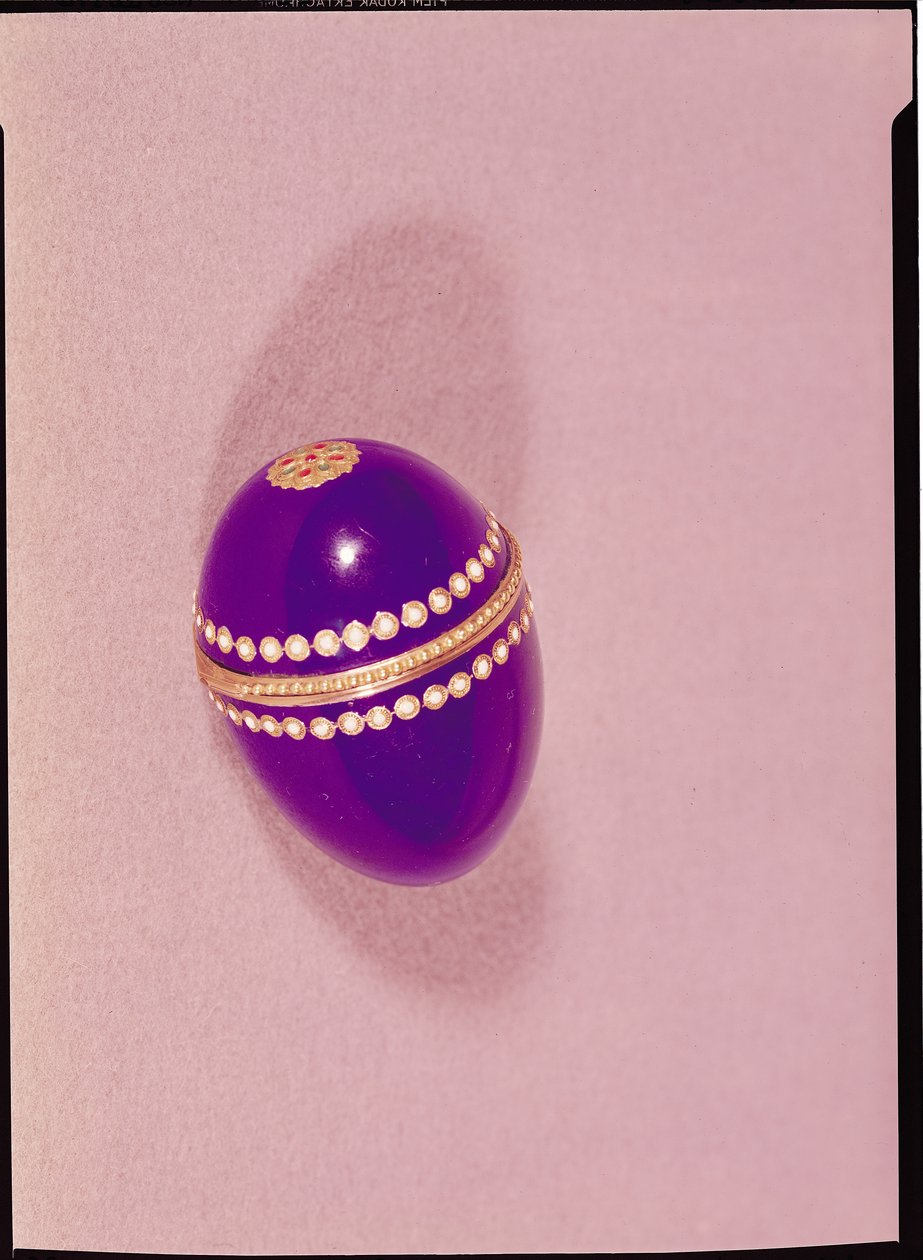 Necessaire i form av et egg, Sevres, 1775 (keramikk) av French School